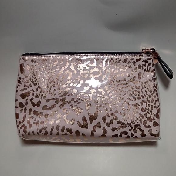 Victoria Secret Cosmetic Bag. NWOT - Picture 8 of 13